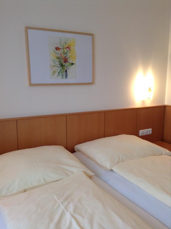 Leonsteinerhof Bed & Breakfast Room photo